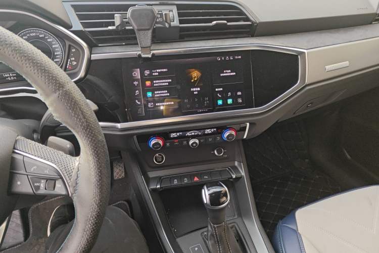 Used Audi Q3 2022 40 TFSI Fashion Dynamic Model