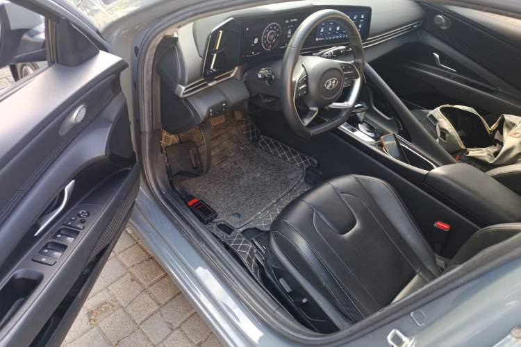 Used Hyundai Elantra 2021 1.5L CVT LUX Prestige Edition
