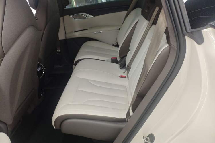 Used  LS7 2023 100kWh Lux Rear-Drive Version