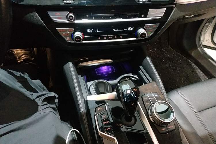 Used BMW 5 Series 2018 525Li Luxury Package
