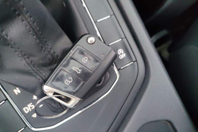 Used Volkswagen Tiguan L 2021 330TSI Automatic Two-Wheel Drive Comfort Edition
