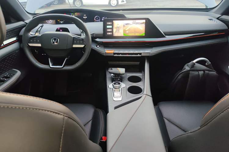 Used Changan UNI-V 2022 1.5T Smart Navigation Version
