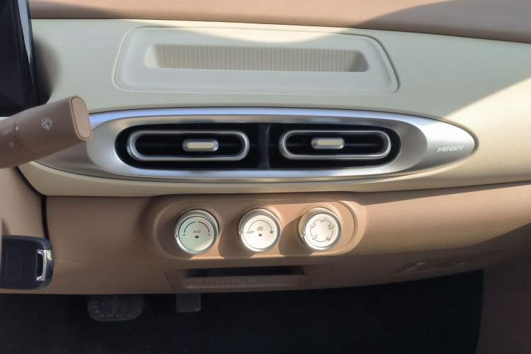 Used Wuling Hongguang MINIEV 2025 Four-Door Version Advanced Edition
