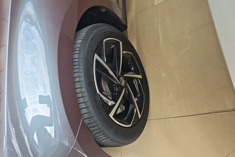 Used MG 5 2021 Revised 300TGI DCT Qingshè Luxurious Enjoyment Edition
