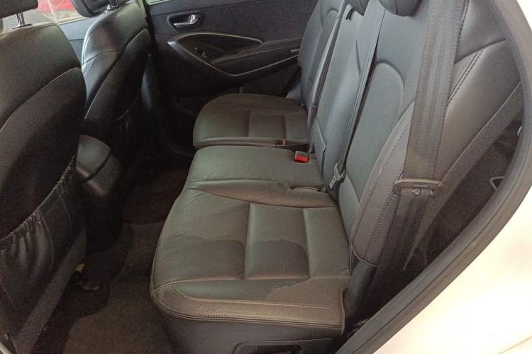 Used Hyundai Santa Fe Classic 2013 3.0L 4x4 Premium Edition 7-Seater Euro IV
