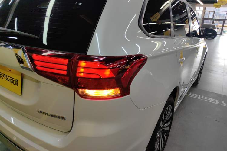 Used Mitsubishi Outlander 2021 Revised Version 2.0L Two-Wheel Drive Comfort Edition 5 Seats
