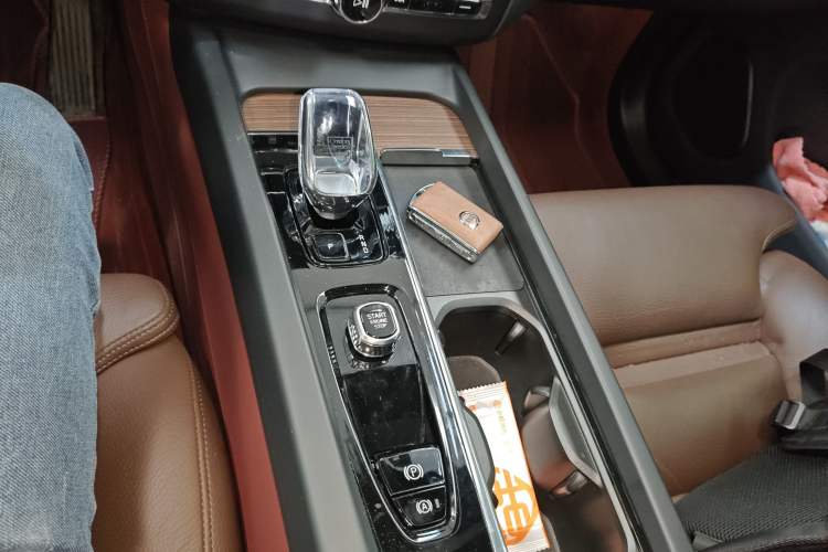 Used Volvo XC60 2024 B5 4x4 Smart Luxury Edition
