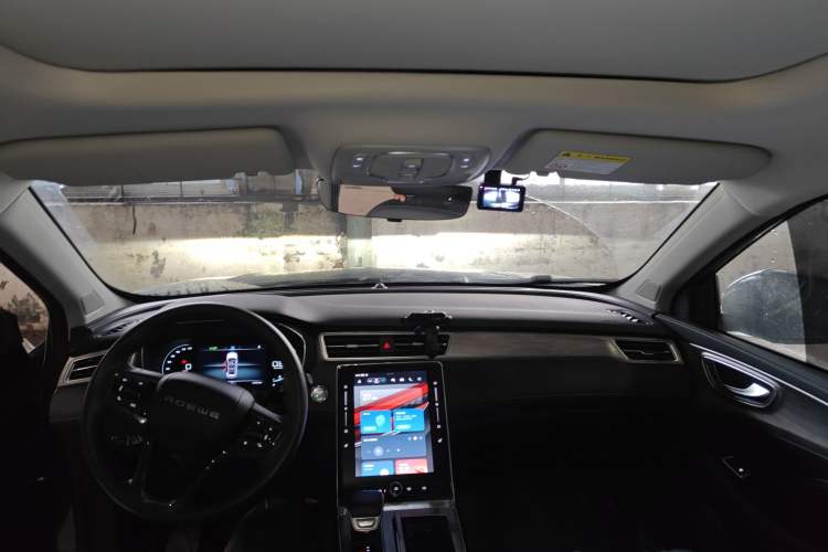 Used Roewe RX5 2023 PLUS 330TGI Automatic Trendsetting Smart Edition
