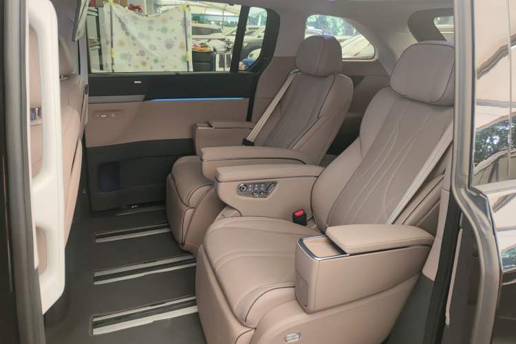 Used XPeng X9 2025 740 Ultra-Long Range Max
