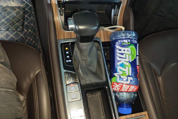 Used Roewe RX8 2019 30T Smart Connectivity Two-Wheel Drive Supreme Flagship Edition
