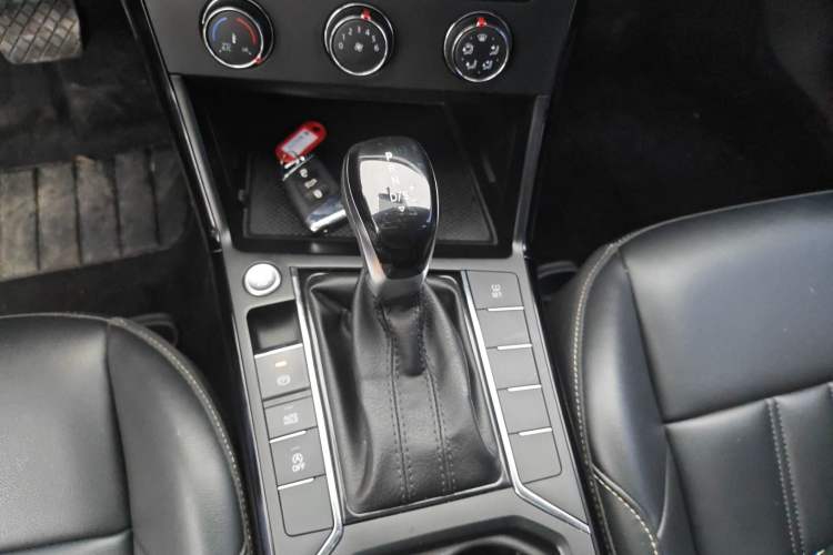 Used Volkswagen Passat 2020 Revised Version 280TSI Business Edition China VI Standard
