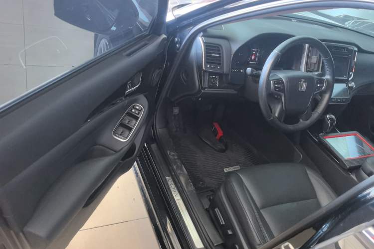 Used Toyota Crown 2015 2.0T Fashion Edition
