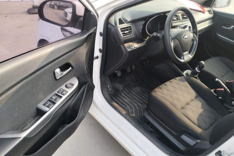 Used Kia K2 2015 Sedan 1.4L MT GLS