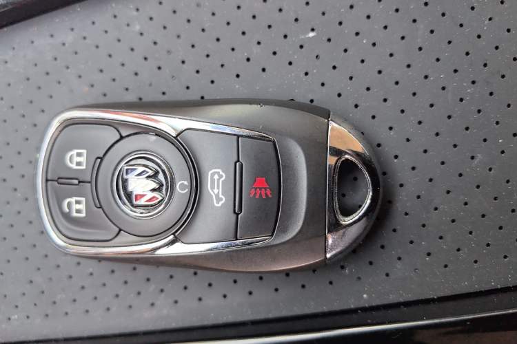 Used Buick GL8 2023 Facelifted Land Cruiser Executive Luxury Version
