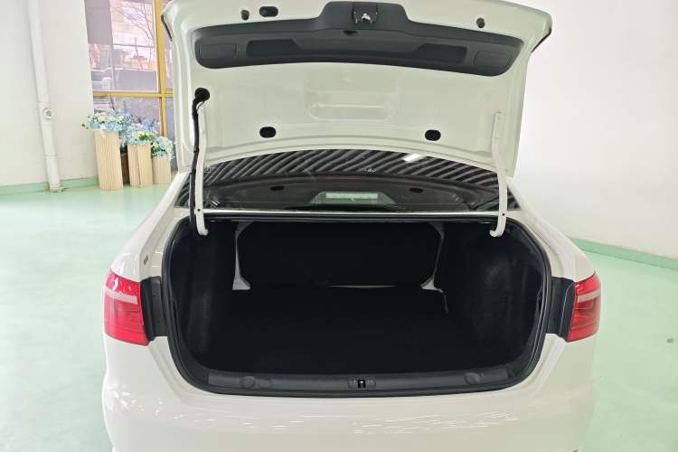 Used Volkswagen Lavida 2017 1.6L Automatic Comfort Edition
