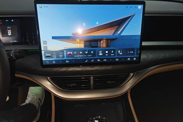 Used Denza D9 2025 DM-i Smart Drive 1020 Four-Wheel Drive Premium Model
