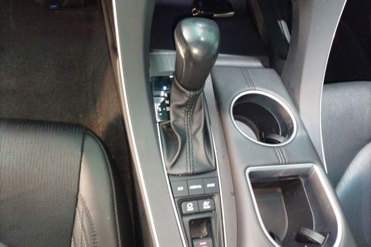 Used Toyota Avalon 2019 Dual-Engine 2.5L XLE Prestige Version China VI Standard
