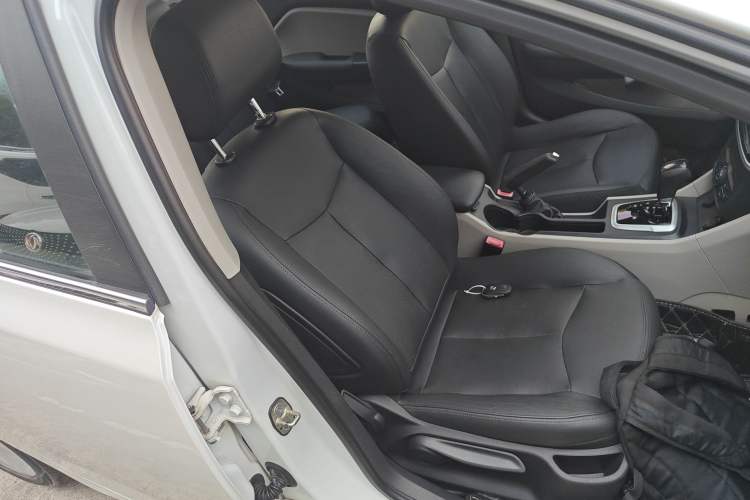 Used Dongfeng Aeolus L60 2015 1.8L Automatic New Rui Model
