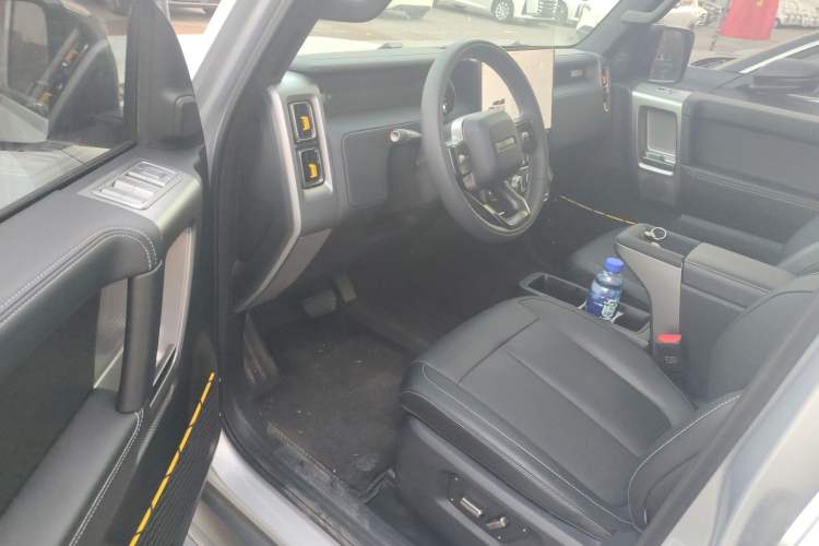 Used  V23 2025 401 Two-Wheel Drive Advanced Edition
