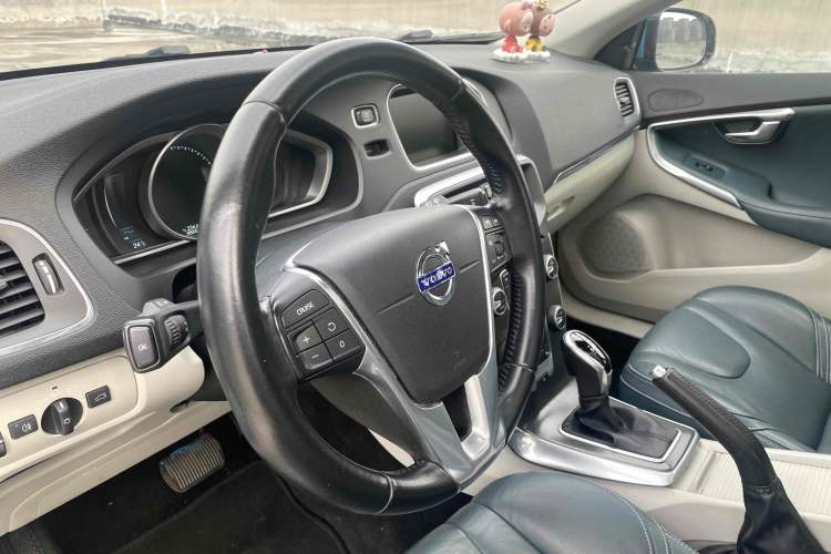 Used Volvo V40 2014 2.0T Zhiya Edition