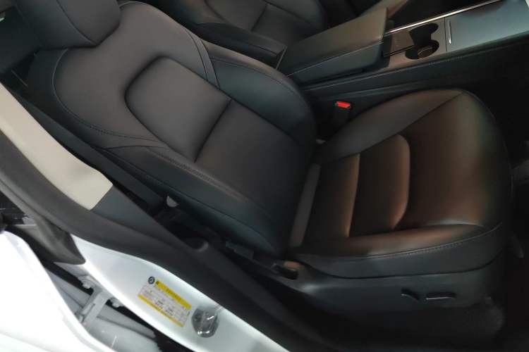 Used Tesla Model Y 2023 High-Performance All-Wheel-Drive Version