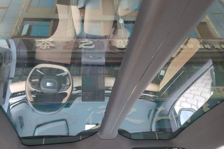 Used  L6 2023 125km MAX