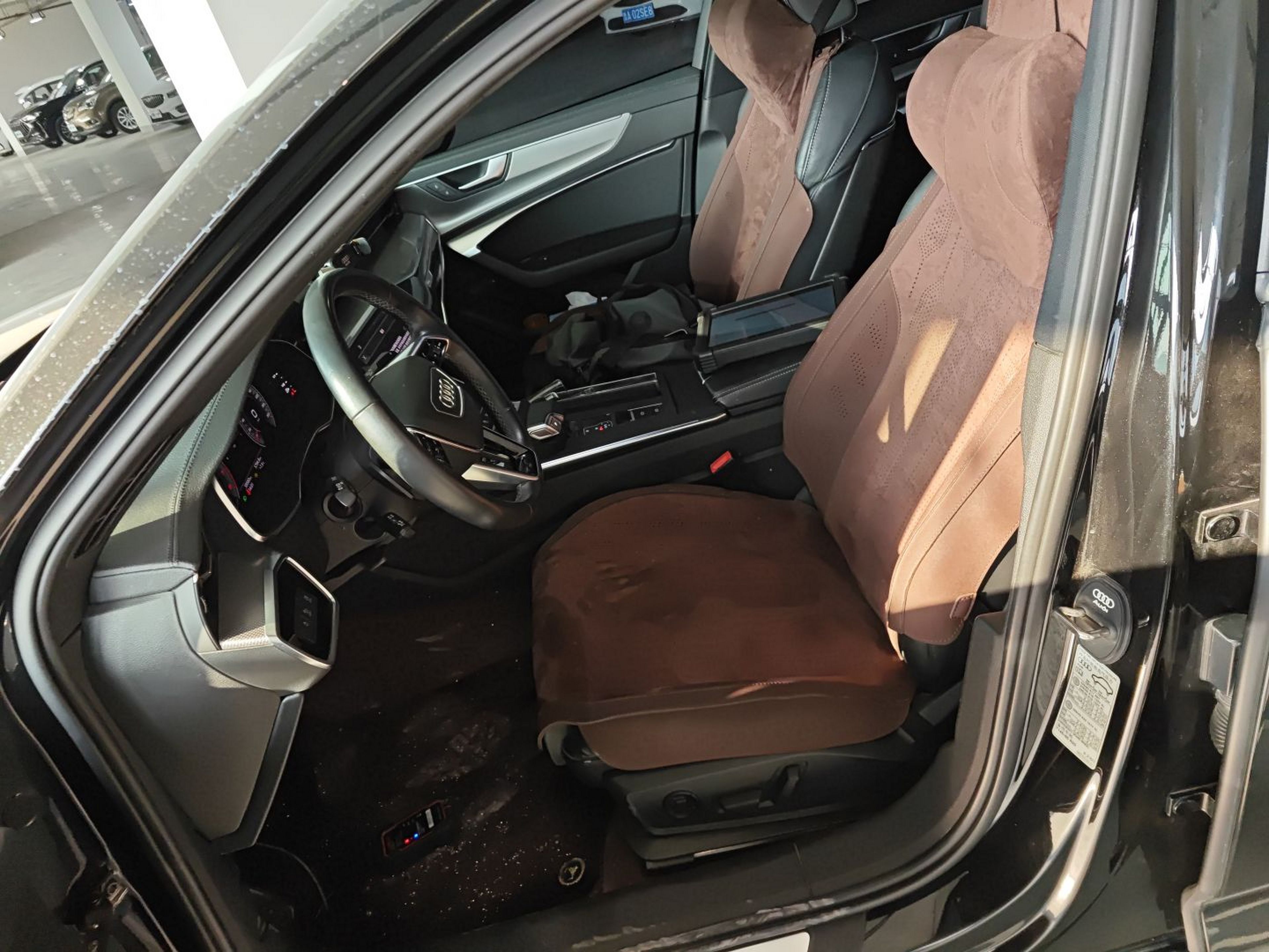 Переднее сиденье в автомобиле