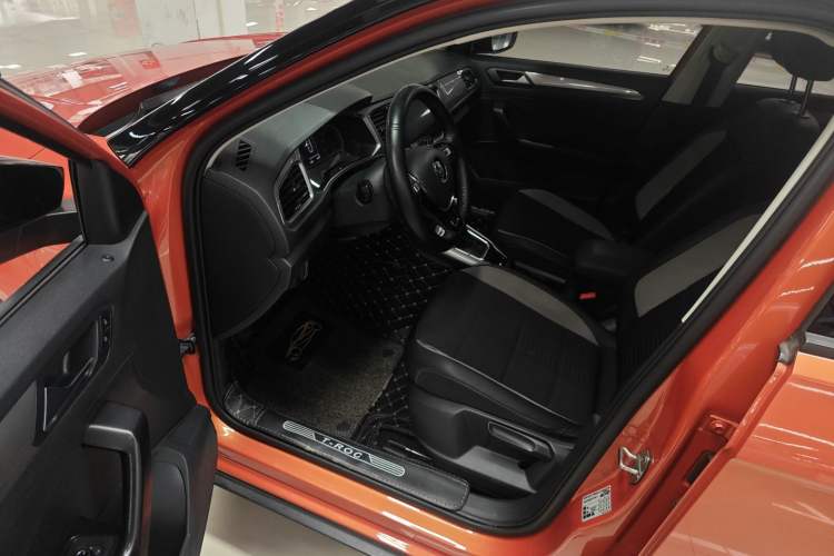 Used Volkswagen T-ROC 2018 230TSI DSG Two-Wheel Drive Advanced Version China V Standard