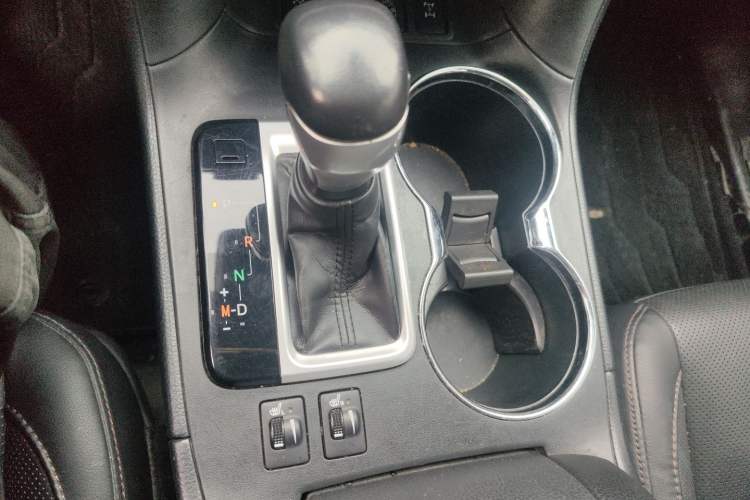 Used Toyota Highlander 2018 2.0T Four-Wheel Drive Luxury Edition 7 Seats China V Emission Standard
