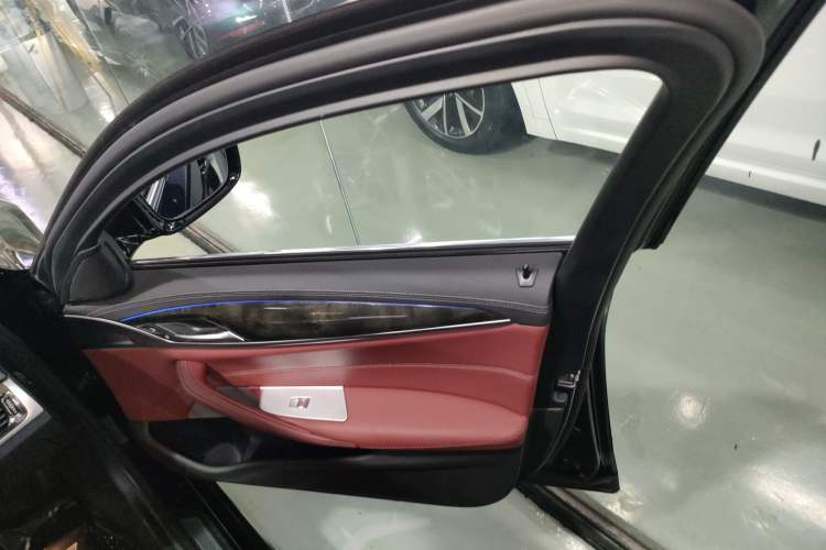 Used BMW 5 Series 2022 Restyled 530Li Leading Edition M Sport Package
