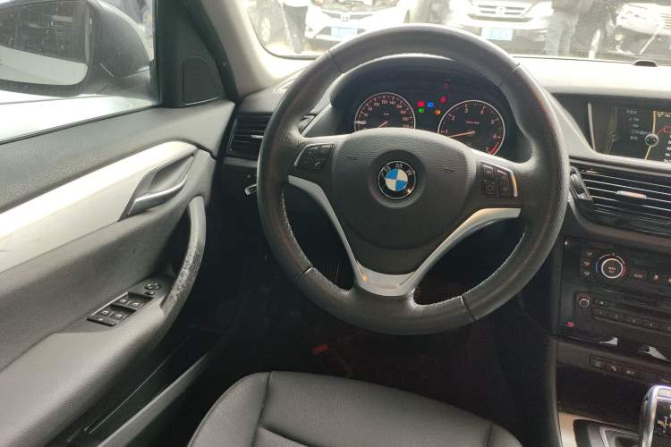Used BMW X1 2014 sDrive18i Leading Model
