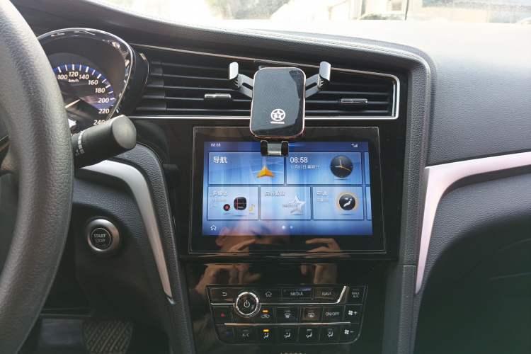 Used Venucia D60 2018 1.6L CVT Smart Connect Elite Edition
