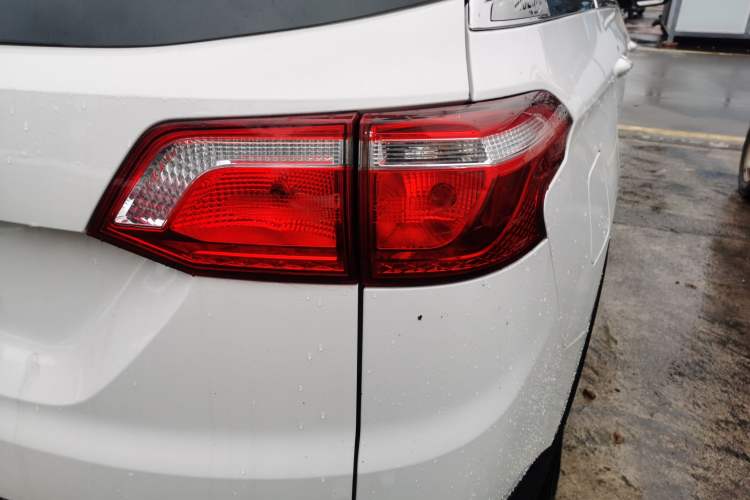 Used Wuling Hongguang S3 2018 1.5L Manual Luxury Model China V Standard