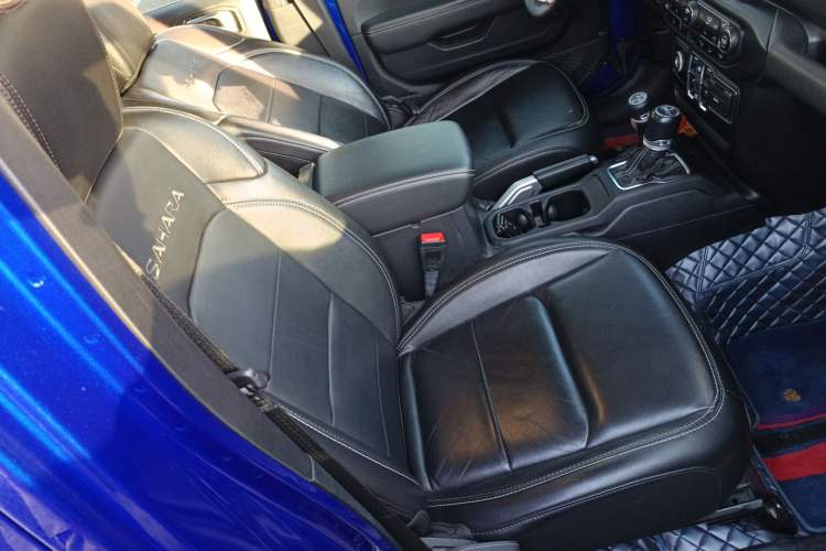 Used  Wrangler 2019 2.0T Sahara Four-Door Version China VI Emission Standard
