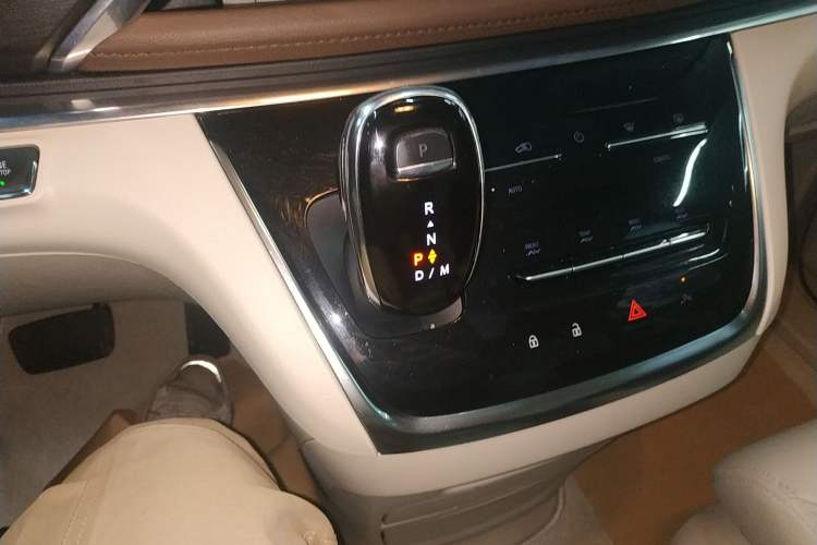 Used Buick GL8 2021 Land Cruiser Executive Class 652T Luxury Model
