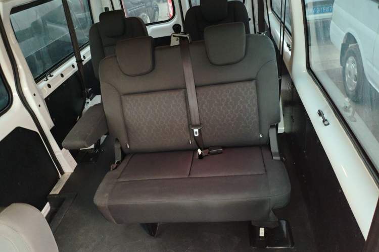 Used JMC Fushun 2022 2.0T Manual Multi-Function Passenger Vehicle Mid-Range High Roof 6-7 Seats
