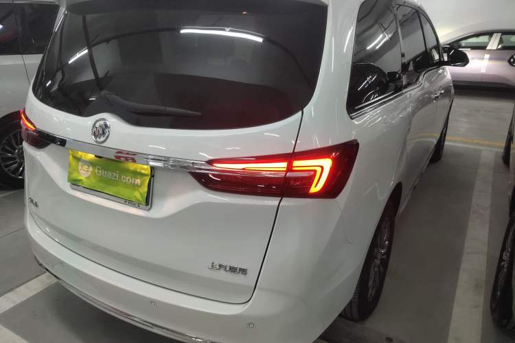 Used Buick GL8 2023 Facelifted Land Cruiser Executive Luxury Version
