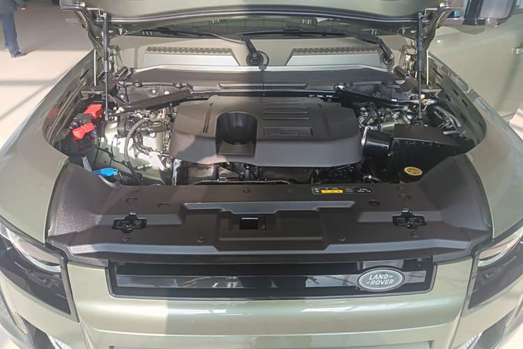 Used Land Rover Defender 2023 Facelift 110 3.0T P400 Dark Edition
