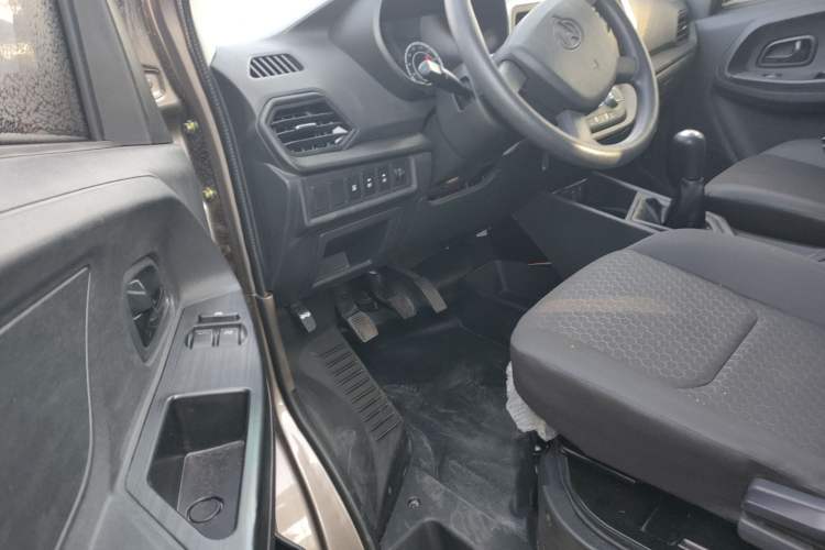 Used Chana Ruixing M60 2023 1.5L GDI Comfort-Class Passenger Vehicle 6/7 Seats
