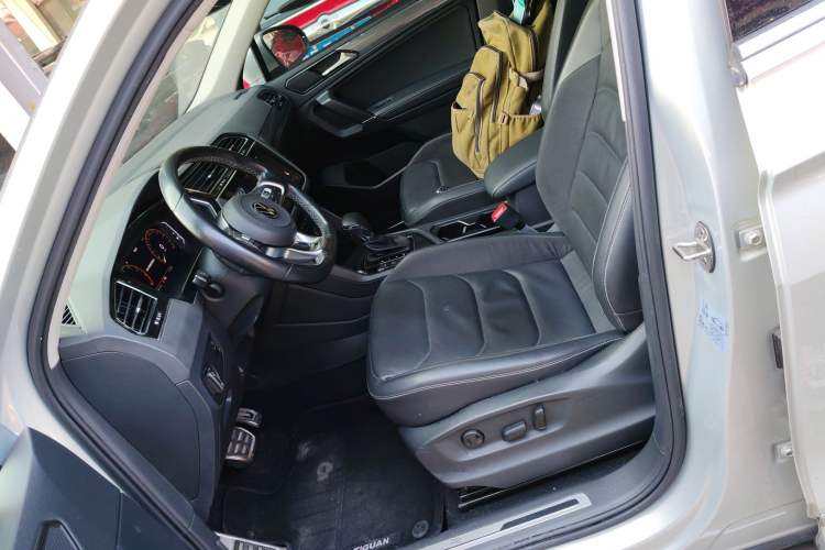 Used Volkswagen Tiguan L 2021 330TSI Automatic Two-Wheel Drive R-Line Enhanced Edition
