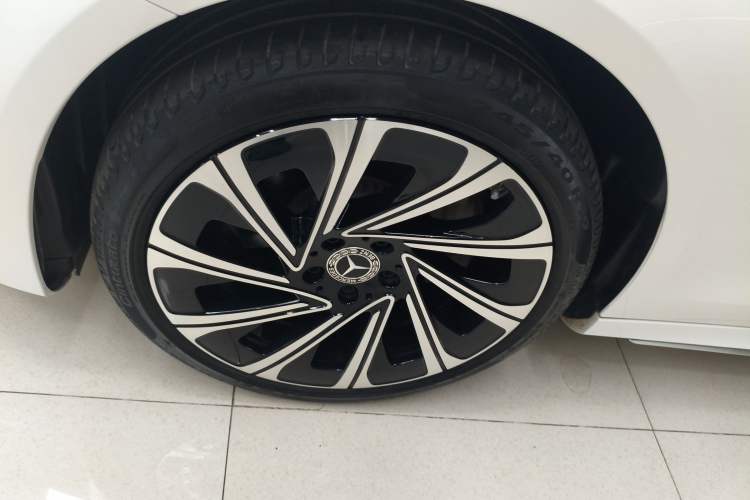 Used Mercedes-Benz E-Class 2023 Restyled E 300 L Sporty and Stylish Edition
