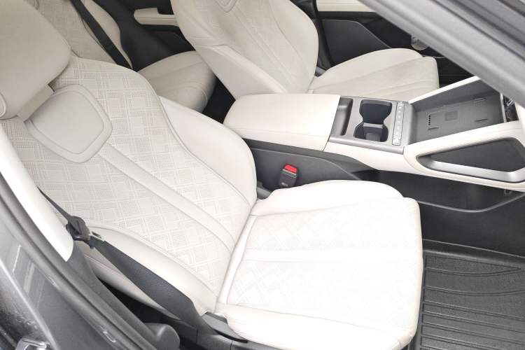 Used BYD Yuan UP 2025 Intelligent Driving Version 401 km Beyond-Range Edition
