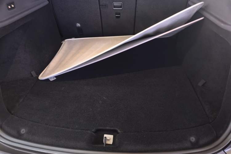 Used Tesla Model Y 2025 Rear-Wheel-Drive Version
