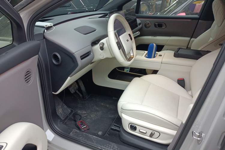 Used Li Auto Li Auto i6 2025 Model Four-Wheel-Drive Standard Type
