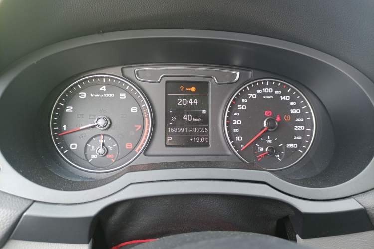 Used Audi Q3 2016 40 TFSI quattro all-wheel-drive sport model
