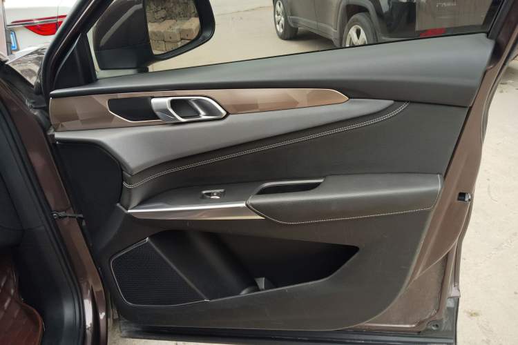 Used Lynk & Co 01 2017 2.0T Two-Wheel Drive Pro Edition
