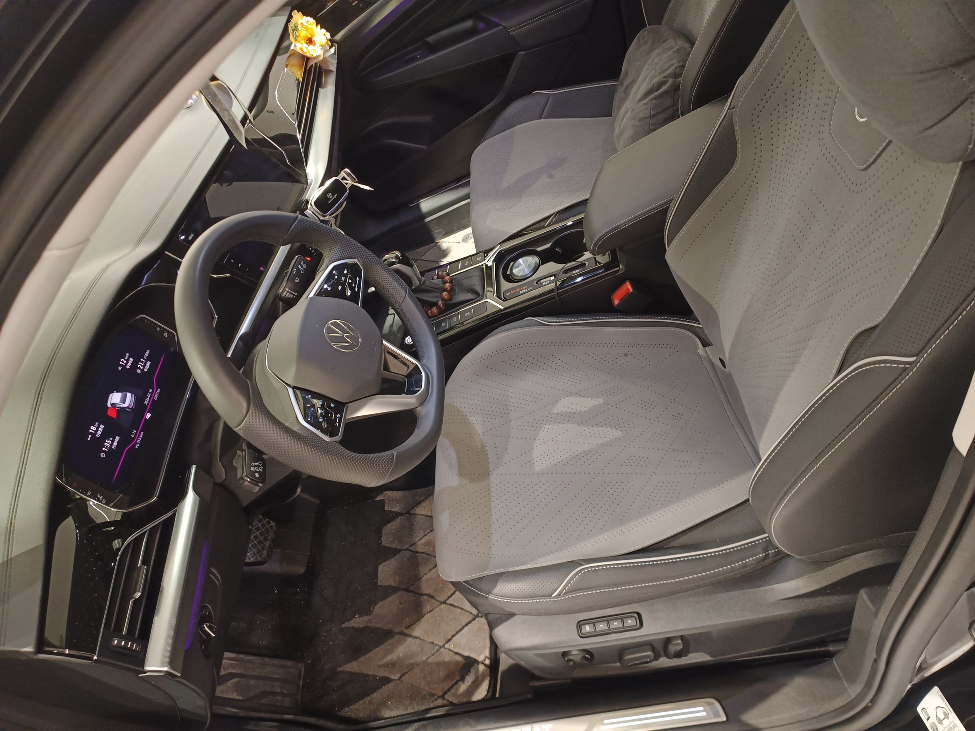 Переднее сиденье в автомобиле