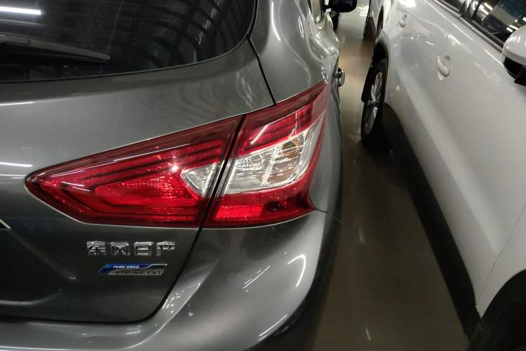 Used Nissan Tiida 2016 1.6L CVT Cool Dynamic Edition
