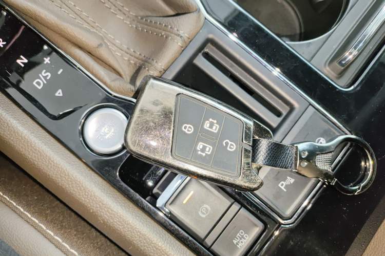 Used Volkswagen Viloran 2020 330TSI Luxury Edition