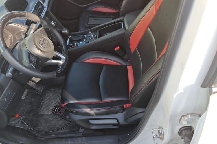 Used Mazda Mazda 3 Axela 2019 Cloud-Controlled Sedan 1.5L Automatic Luxury Model China VI Standard
